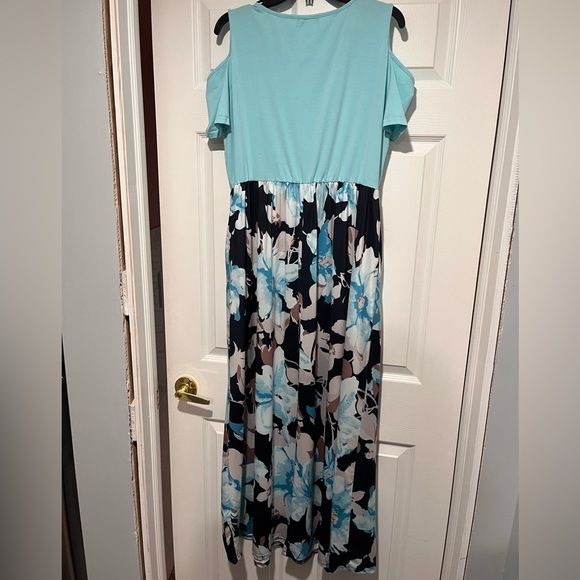 Stylewood short sleeve, cold shoulder floral maxi dress w/ pockets size XX large - Picture 11 of 16